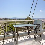 Apartment Mavretas 4 *